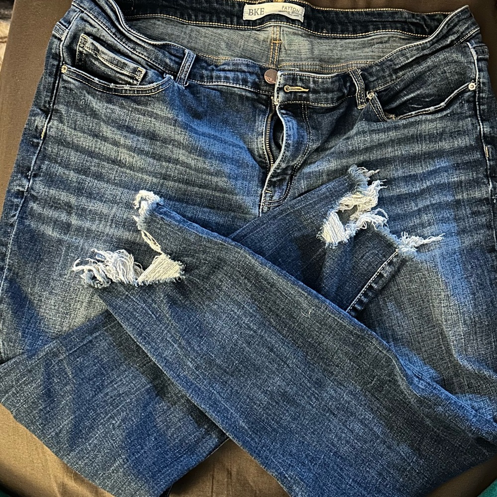 BKE PAYTON distress jeans.